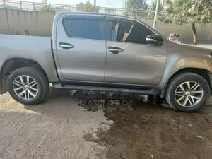Toyota Hilux 2018 Gold