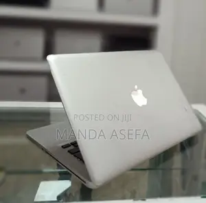 New Laptop Apple MacBook Pro 2010 4GB Intel Core 2 Quad HDD 320GB