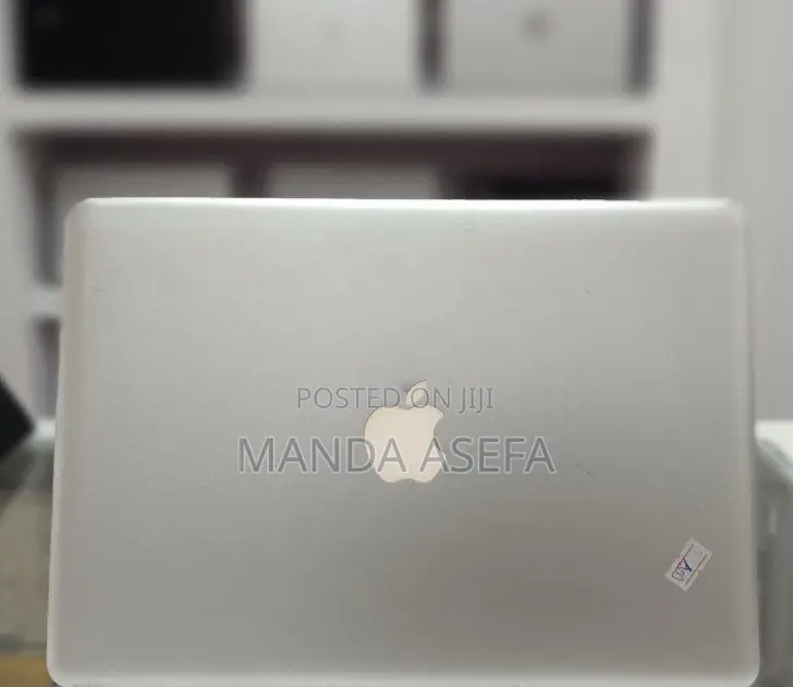 New Laptop Apple MacBook Pro 2010 4GB Intel Core 2 Quad HDD 320GB