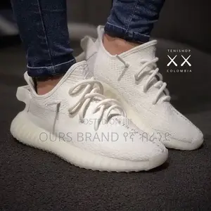 High Master Quality Luxurious Adidas Yezzy Casual Wear Shoe
