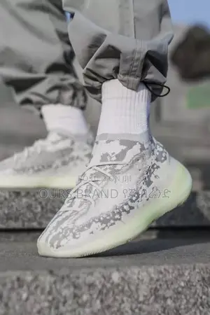 High Master Quality Luxurious Adidas Yezzy Casual Wear Shoe