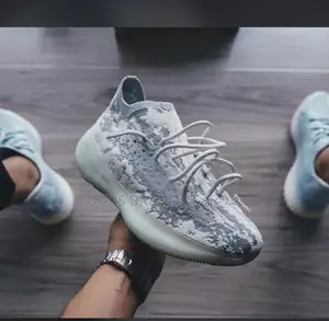 High Master Quality Luxurious Adidas Yezzy Casual Wear Shoe