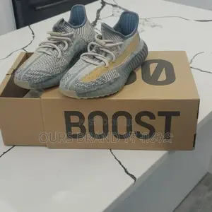 High Master Quality Luxurious Adidas Yezzy Casual Wear Shoe