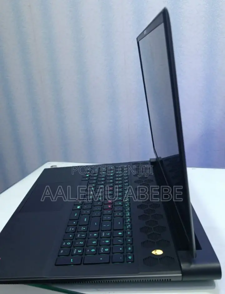 New Laptop Alienware M17x R2 16GB Intel Core I7 SSD 1T