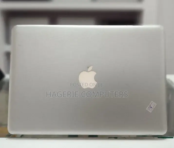 New Laptop Apple MacBook Pro 2010 4GB Intel Core 2 Quad HDD 320GB