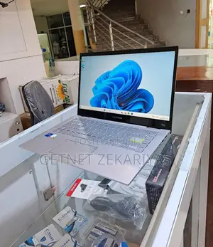 New Laptop Apple MacBook Pro 2012 8GB Intel Core 2 Duo HDD 320GB