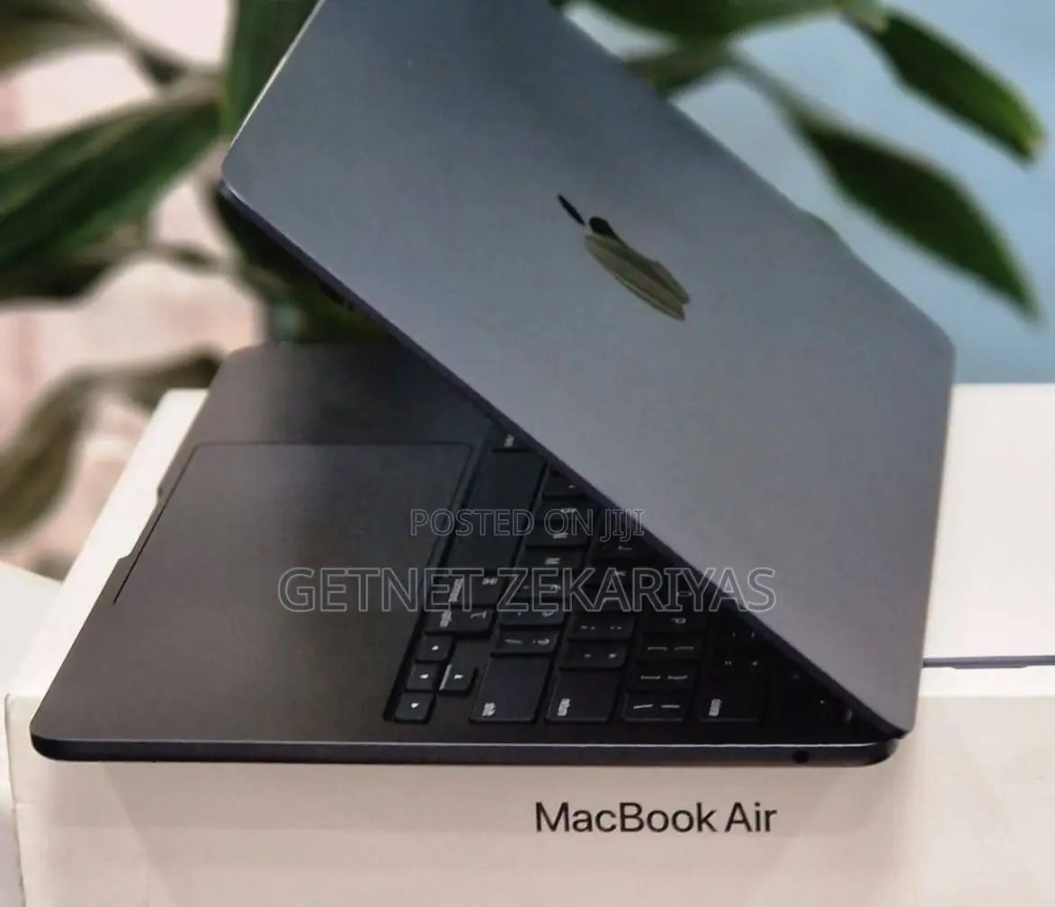 New Laptop Apple MacBook Air 2022 M2 8GB Apple M2 SSD 256GB