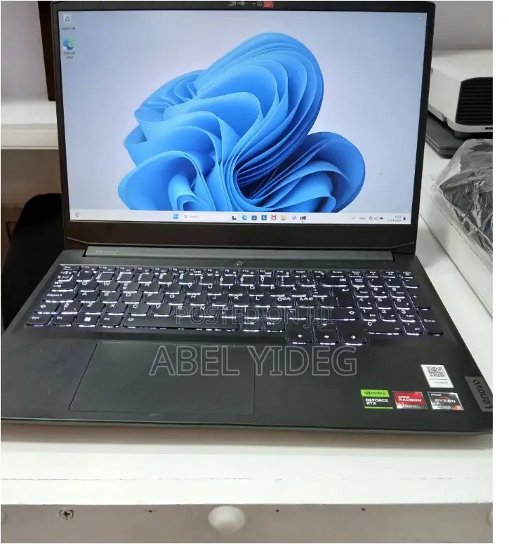 New Laptop Lenovo IdeaPad 520 8GB AMD Ryzen 5 SSD 512GB