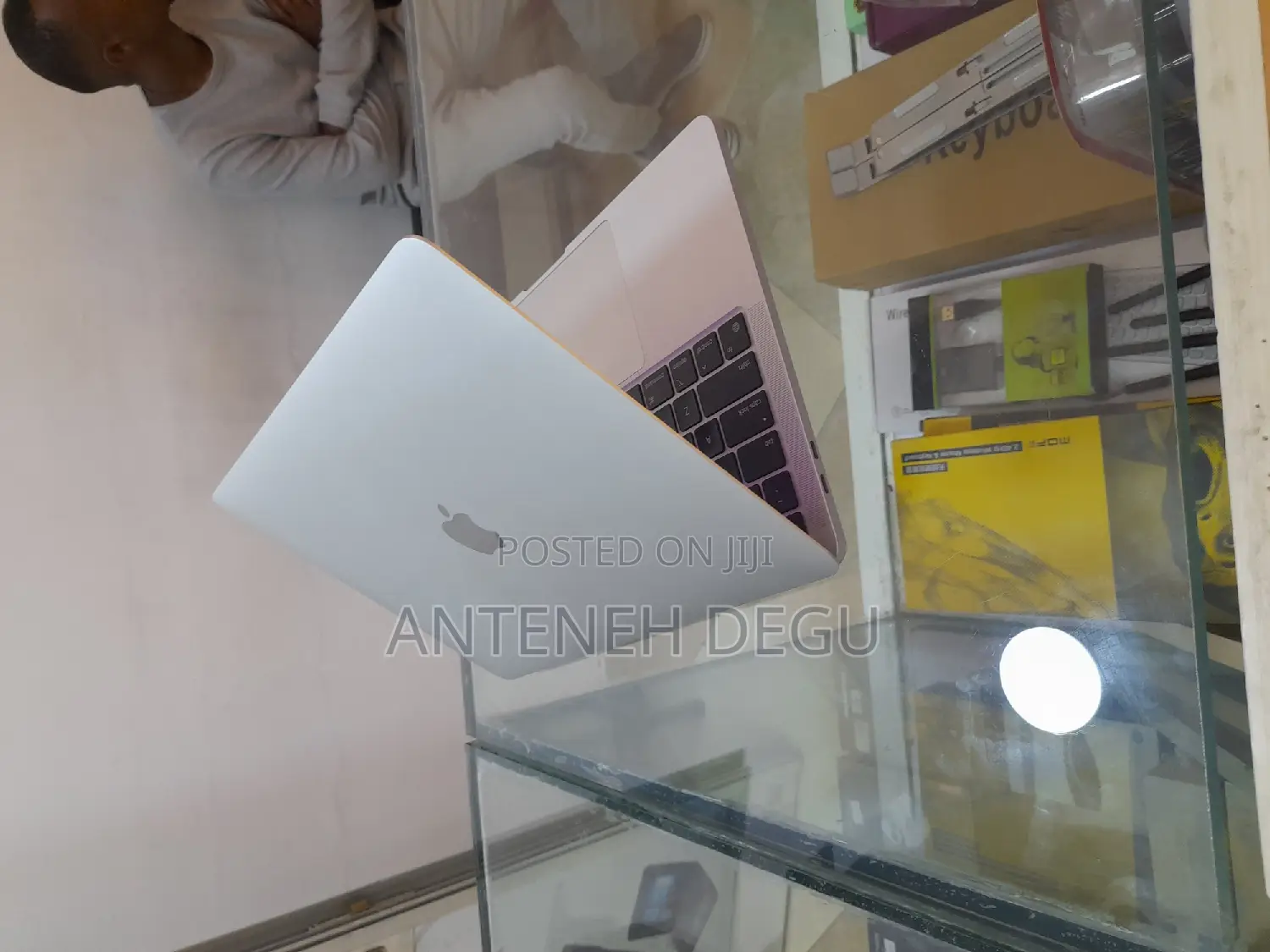 New Laptop Apple MacBook Pro M1 8GB Apple M1 Pro SSD 256GB