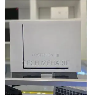 New Laptop Apple MacBook Air 2022 M2 16GB SSD 256GB