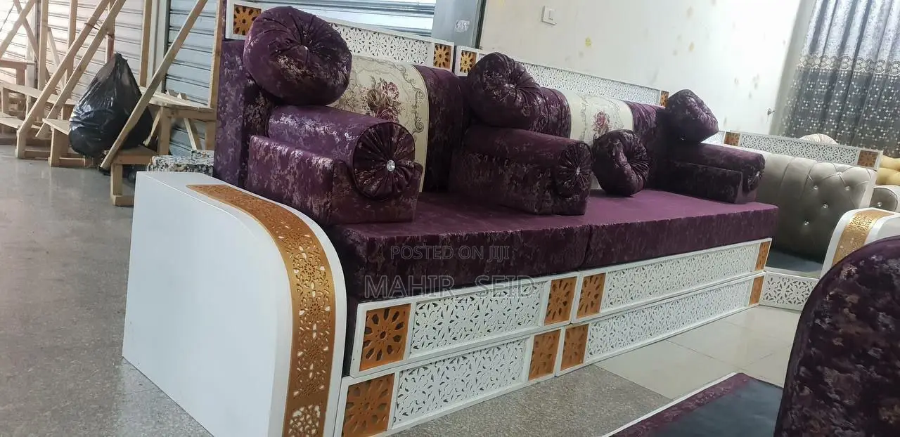 ምርጥ ባለ ፍሬም አረቢያን መጅሊስ ከ Classic መጅሊስ P.L.C