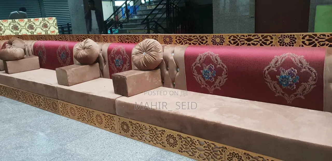 ምርጥ ባለ ፍሬም አረቢያን መጅሊስ ከ Classic መጅሊስ P.L.C