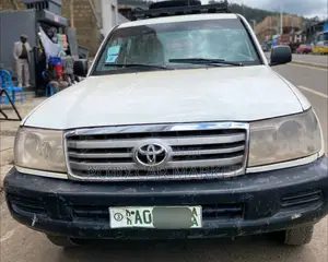 Toyota Land Cruiser 2000 White