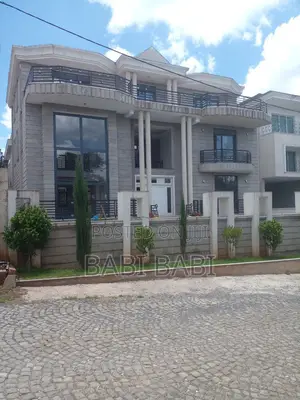 7bdrm House in Ayat Compound, Yeka for sale