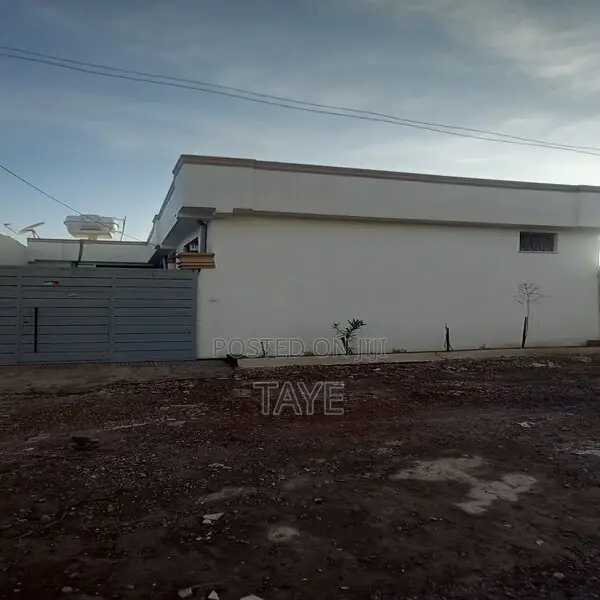 4bdrm House in Akaky Kaliti for sale