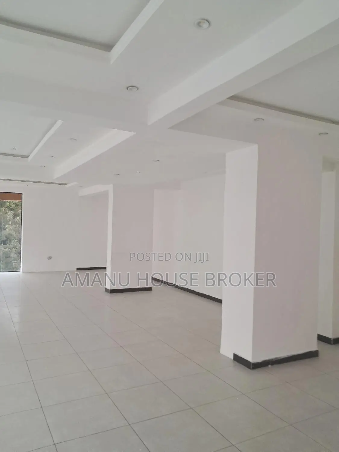 Urgent for Rent 150sqm Office Showroom