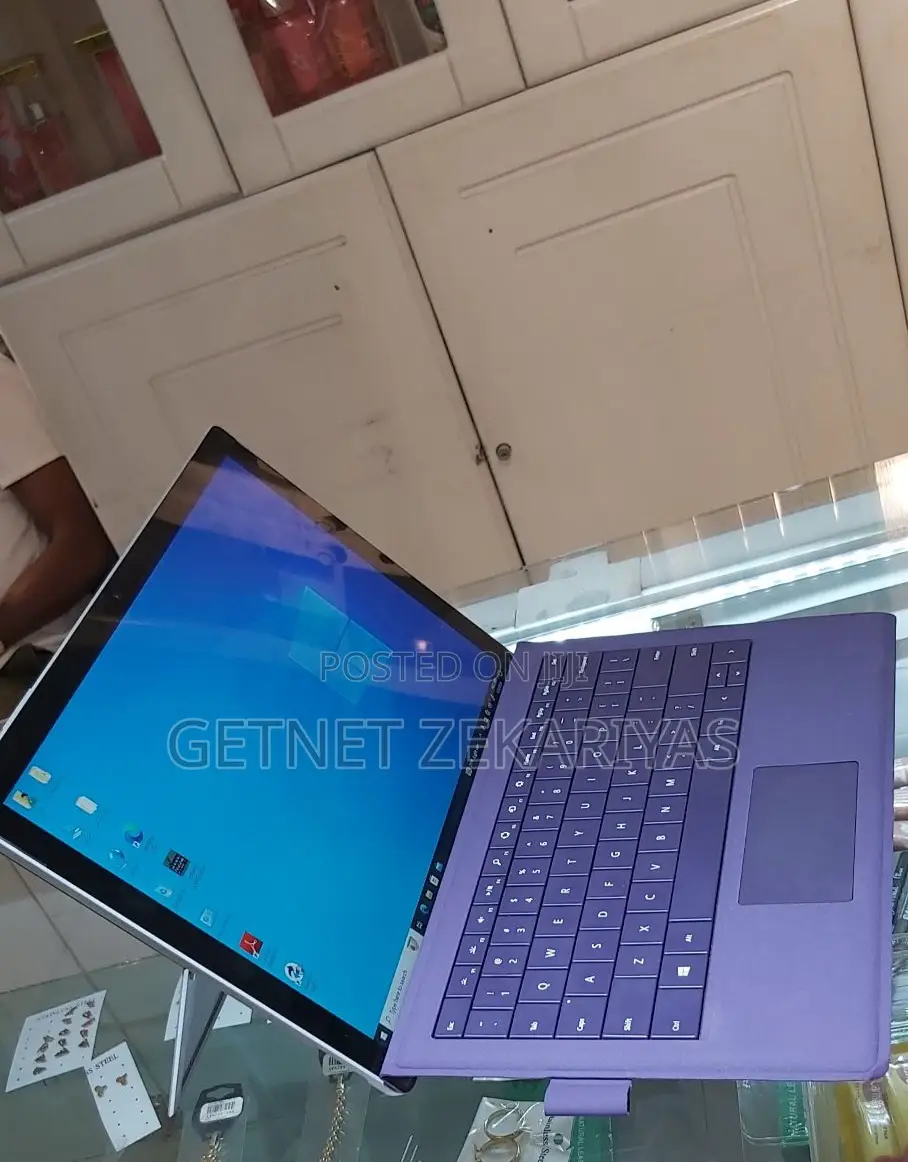 New Laptop Microsoft Surface 4GB Intel Core M SSD 128GB