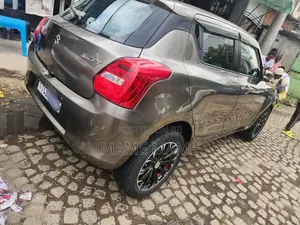 New Suzuki Swift 2022 Gray