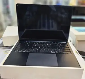 New Laptop Apple MacBook Air 2022 M2 8GB Apple M2 SSD 256GB