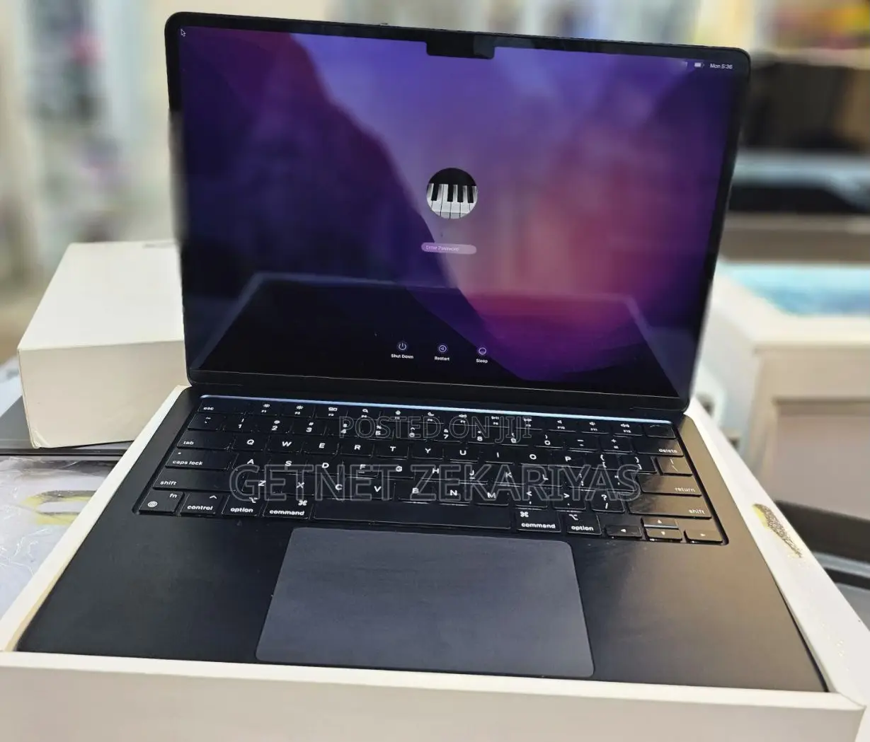 New Laptop Apple MacBook Air 2022 M2 8GB Apple M2 SSD 256GB