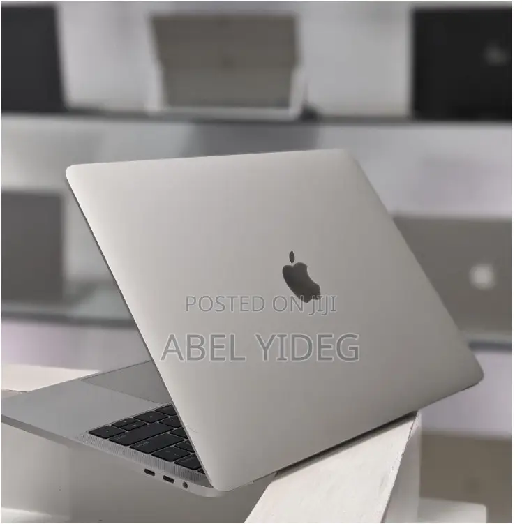 New Laptop Apple MacBook Pro 2018 16GB Intel Core I7 SSD 512GB