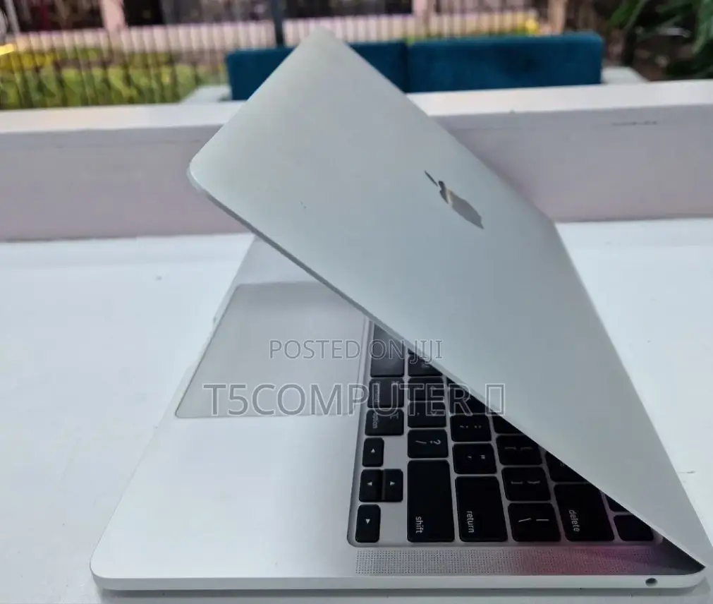 New Laptop Apple MacBook Pro 2020 8GB Intel Core I5 SSD 256GB