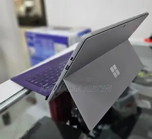 New Laptop Microsoft Surface 4GB Intel Core I3 SSD 128GB