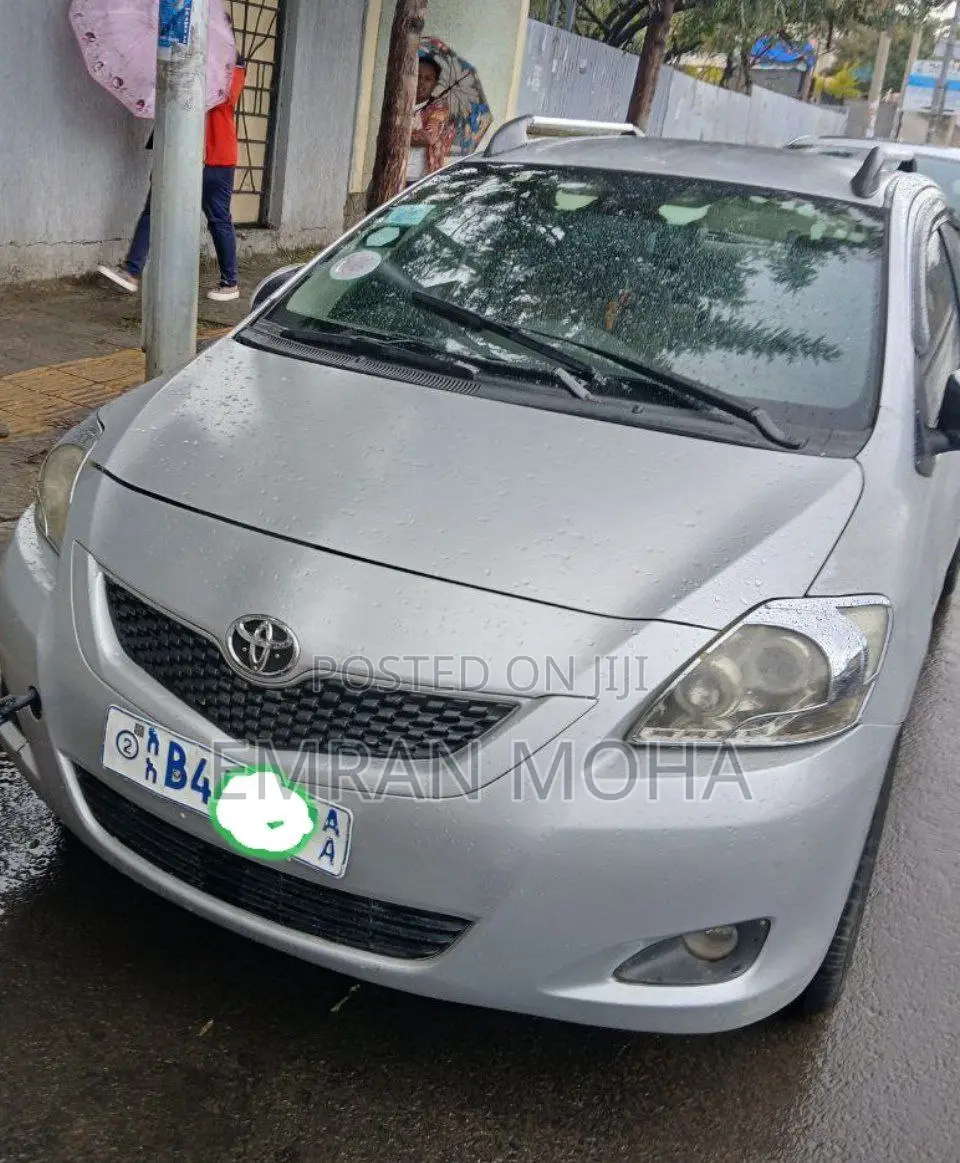 Toyota Yaris 2010 Silver