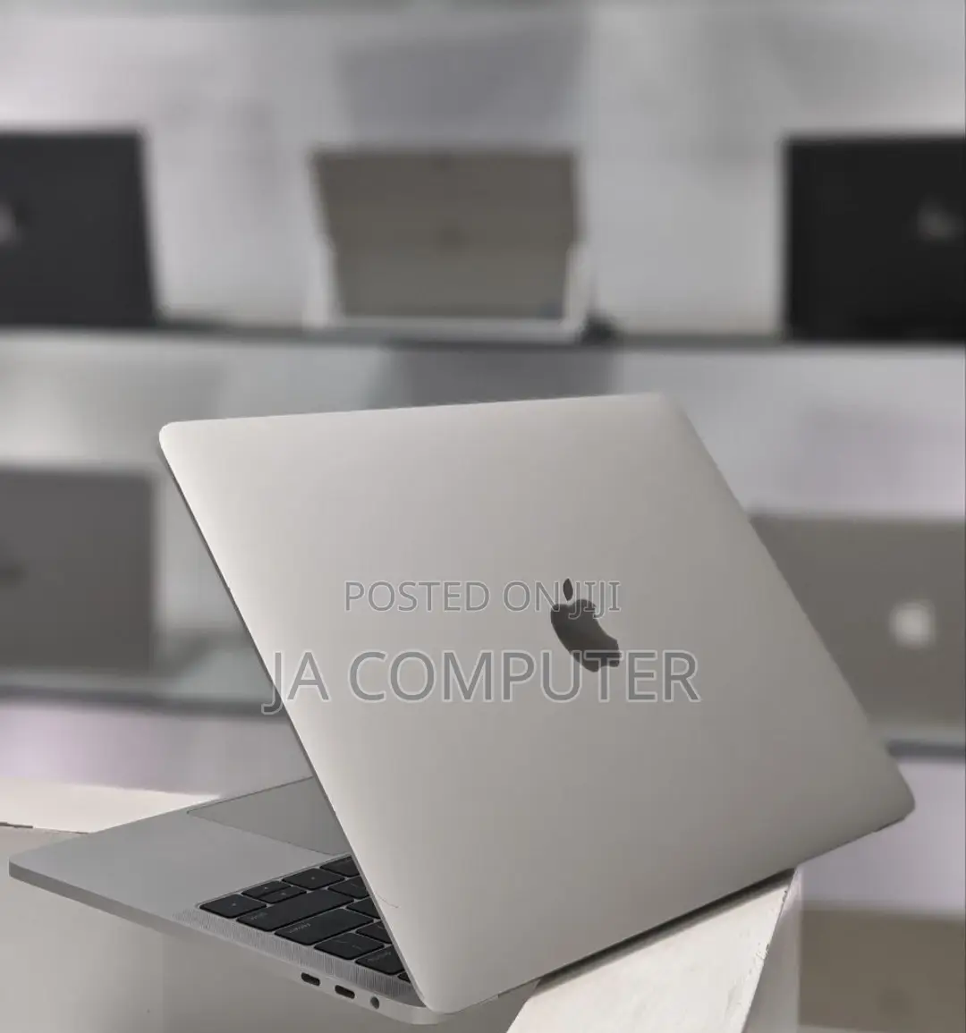 New Laptop Apple MacBook Pro 2018 16GB Intel Core I7 SSD 512GB