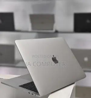 New Laptop Apple MacBook Pro 2018 16GB Intel Core I7 SSD 512GB