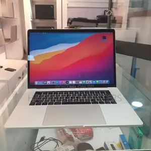 New Laptop Apple MacBook Pro 2017 16GB Intel Core i7 SSD 512GB