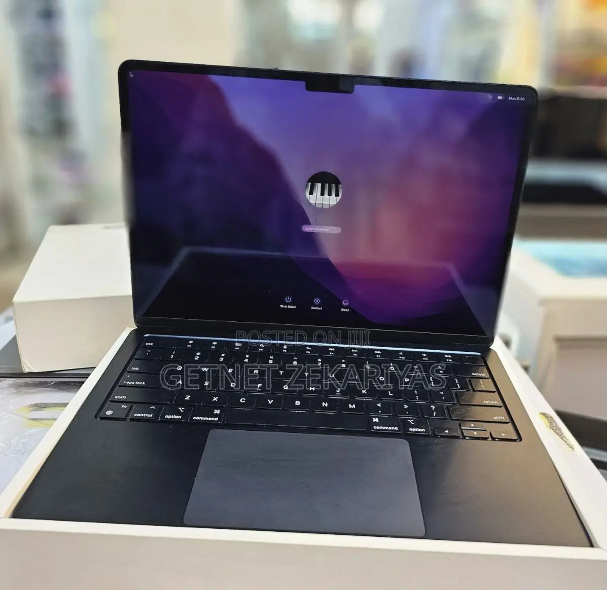 New Laptop Apple MacBook Air 2022 M2 8GB Apple M2 SSD 256GB