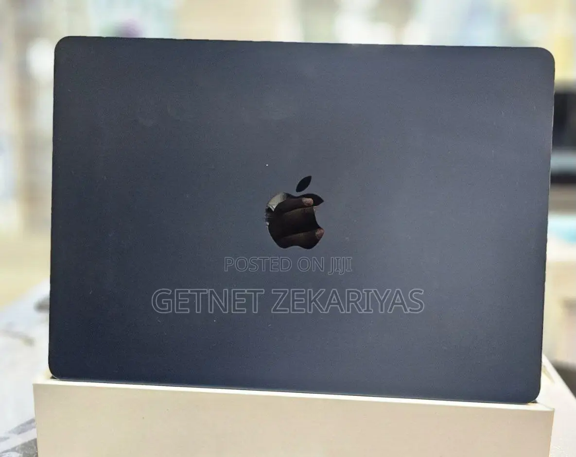 New Laptop Apple MacBook Air 2022 M2 8GB Apple M2 SSD 256GB