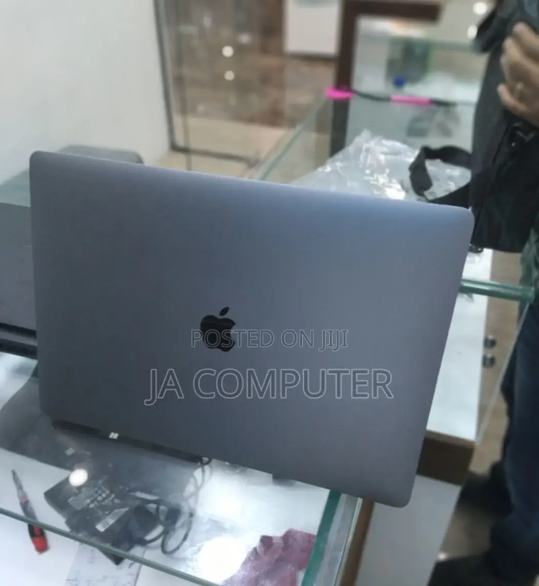New Laptop Apple MacBook Pro 2017 16GB Intel Core I7 SSD 512GB