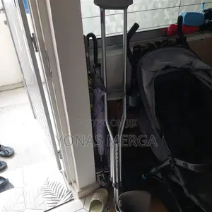 Crutches*ክራንች,Crutches\Crutches=Crunch°Crutches/Crutches