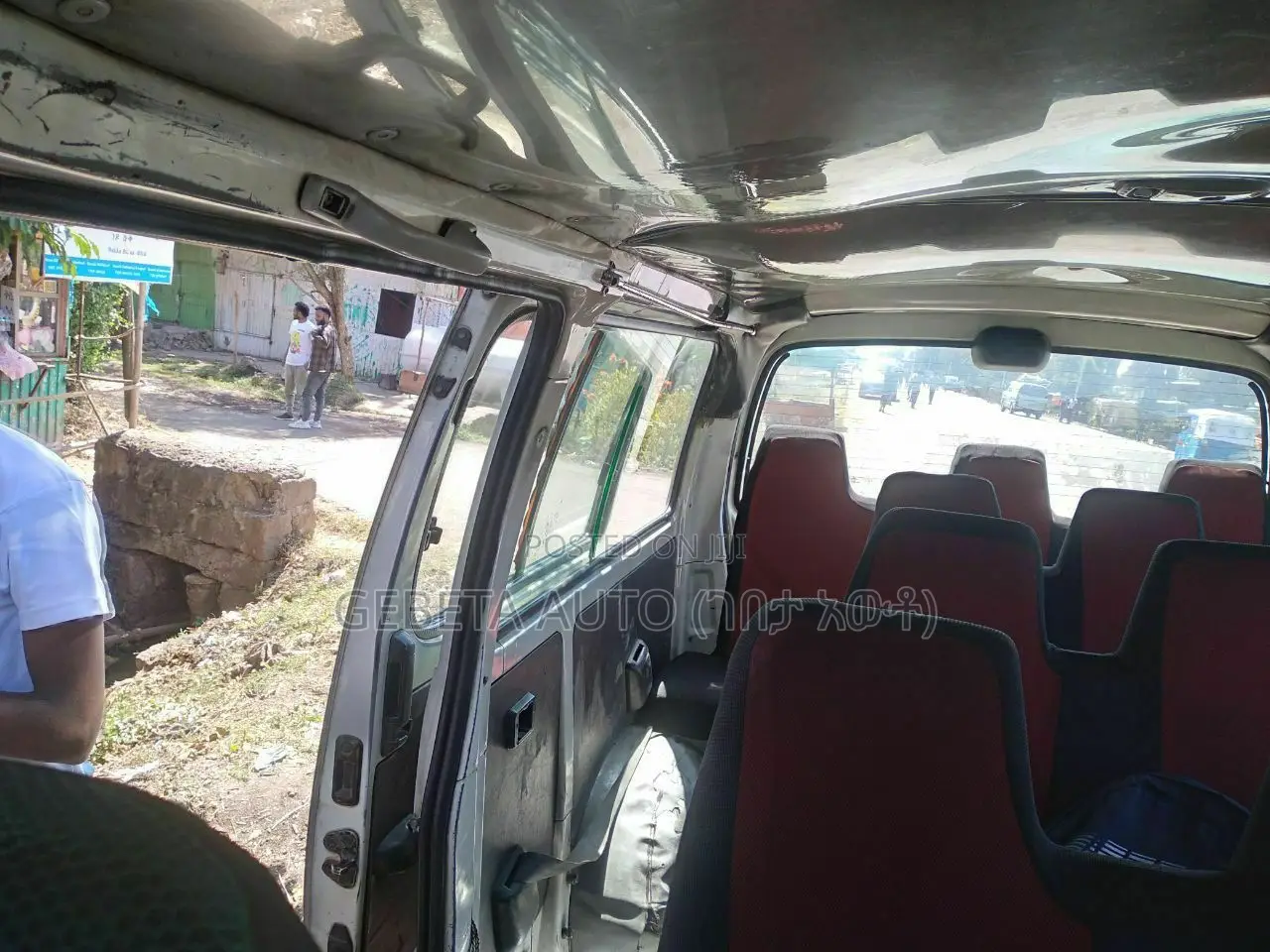 Toyota HiAce 2001 White