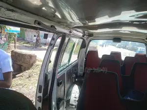 Toyota HiAce 2001 White