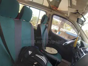 Toyota HiAce 2001 White