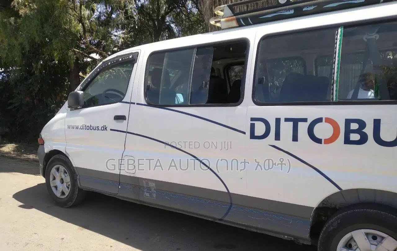 Toyota HiAce 2001 White