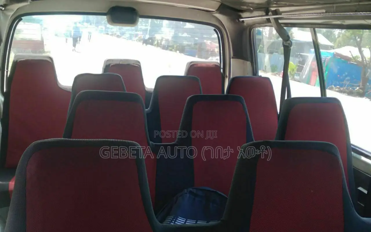 Toyota HiAce 2001 White