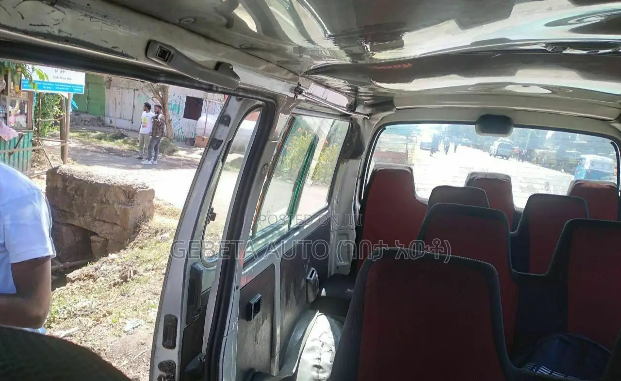 Toyota HiAce 2001 White