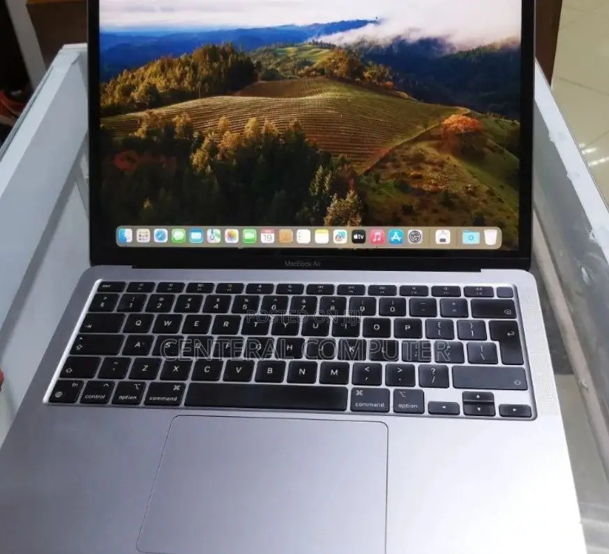 New Laptop Apple MacBook 8GB Intel Core i7 SSD 256GB