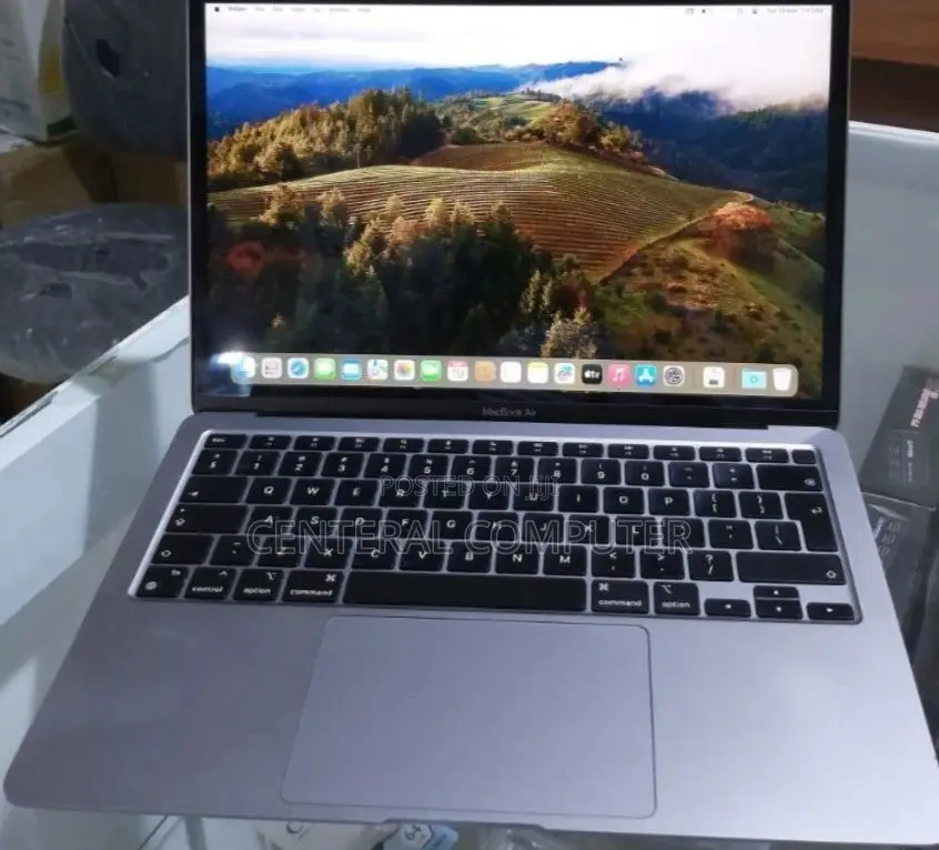 New Laptop Apple MacBook 8GB Intel Core i7 SSD 256GB