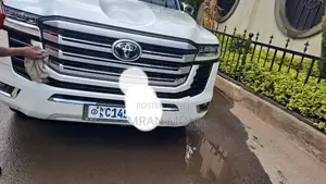 Toyota Land Cruiser 2022 White