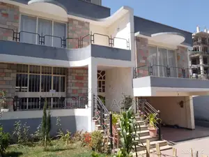 8bdrm Townhouse/Terrace in Bole for sale