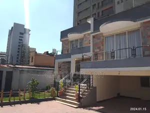 8bdrm Townhouse/Terrace in Bole for sale