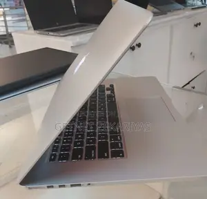 New Laptop Apple MacBook Pro 2017 16GB Intel Core I7 SSD 512GB