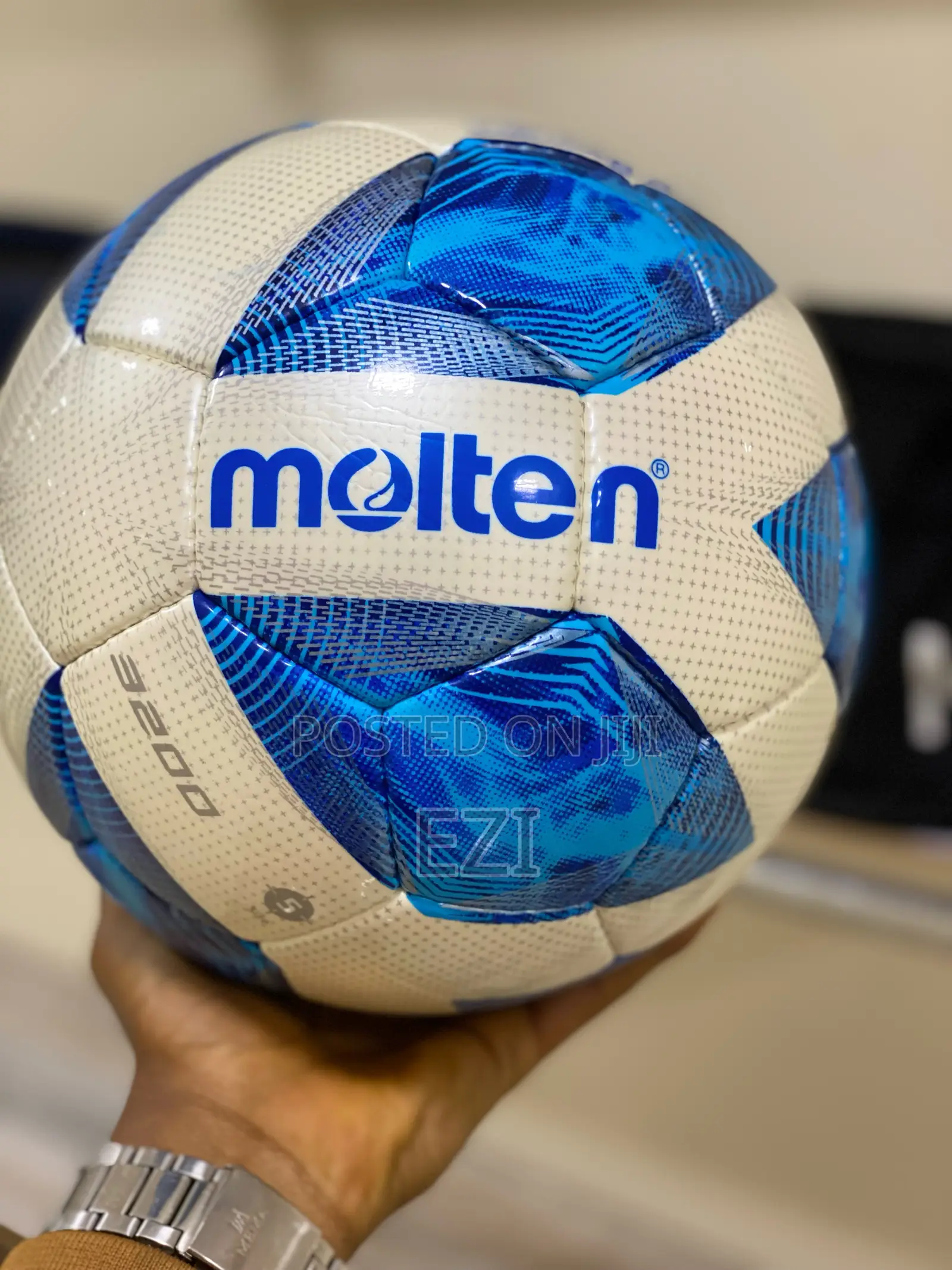 Molten 3200 Tubeless Football