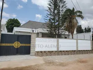 3bdrm Villa in የሚሸጥ ቪላ ፓውሎስ, Gullele for sale