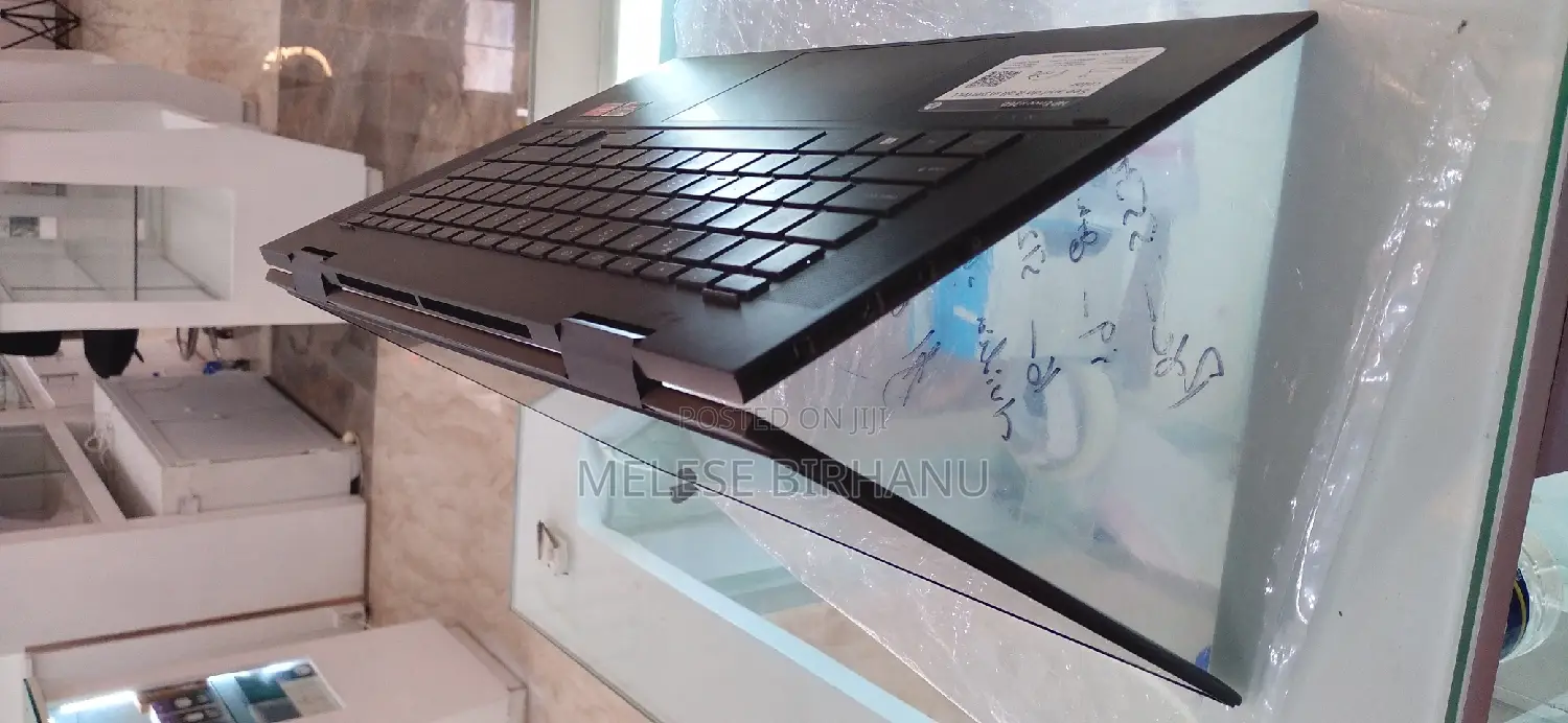 New Laptop HP Envy X360 8GB AMD Ryzen 5 SSD 256GB
